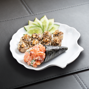 Temaki, 9 Hot Roll, 1 Bebida